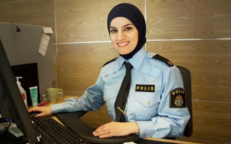 Bruxelles envisage d'engager des femmes policiers portant le voile