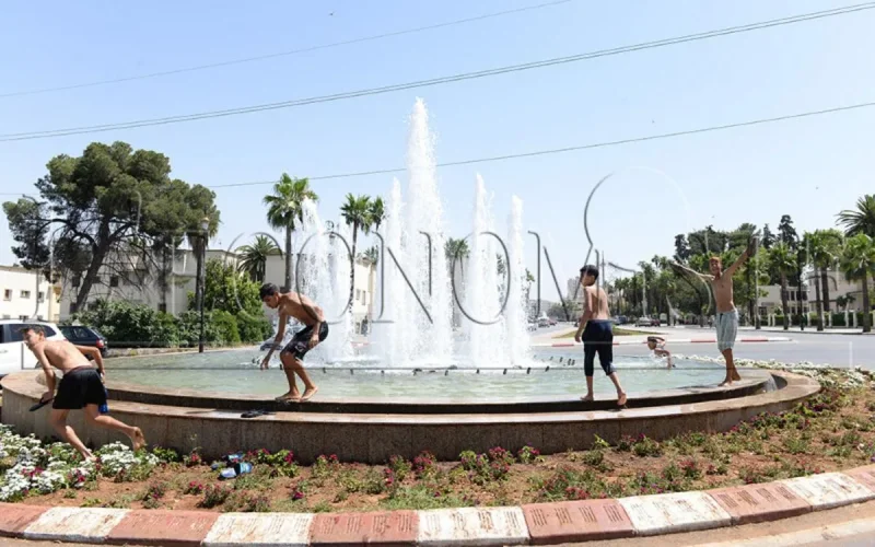 Fès : avec plus de 42 degrés, les fontaines se transforment en piscine (photos)