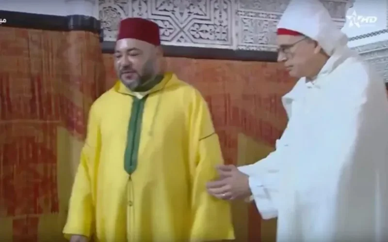 Quand le roi Mohammed VI ignore son chef de protocole (vidéo)