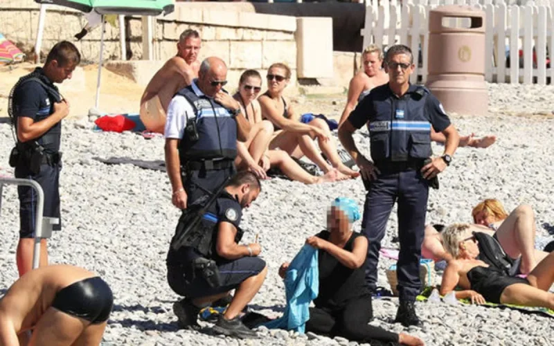 France : la ville de Lorette interdit la plage aux femmes voilées