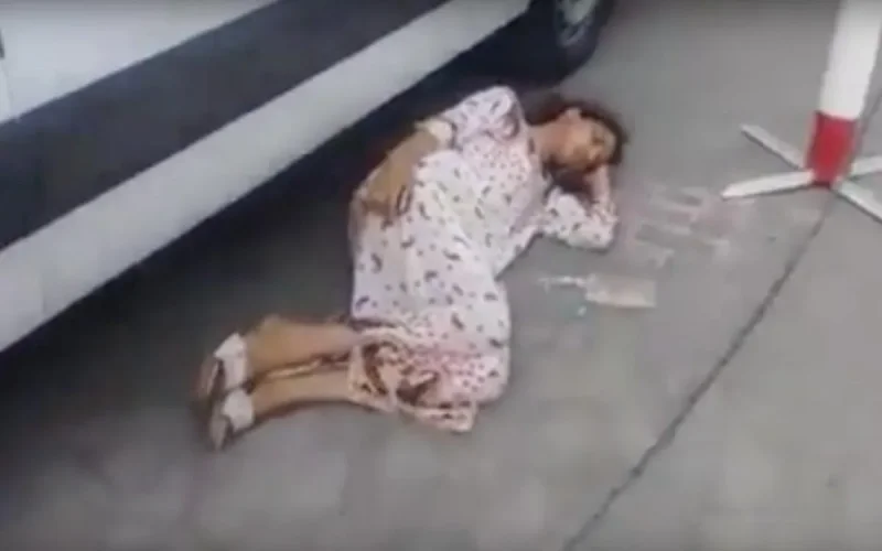 Settat : une femme jetée de l'hôpital, le ministère dément (vidéo)
