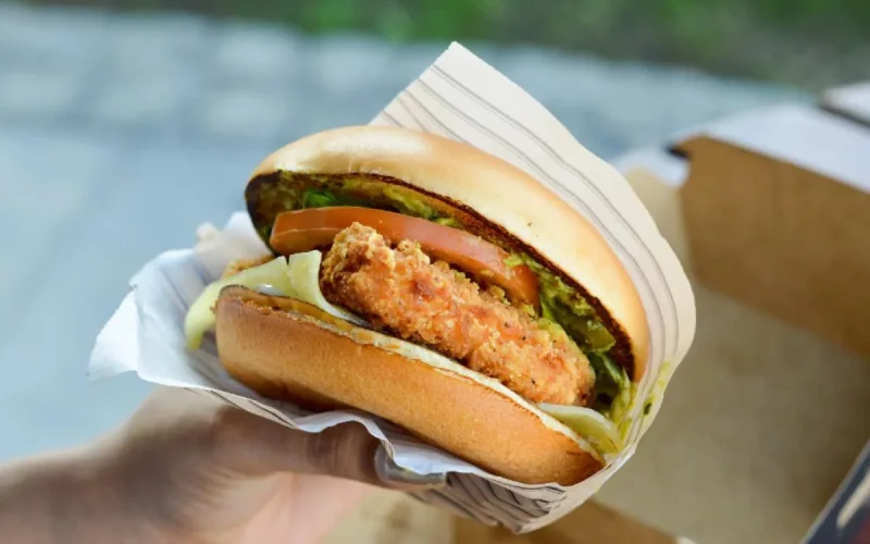 Du bacon caché dans les sandwichs McDonald's commandés par des musulmans (vidéo)