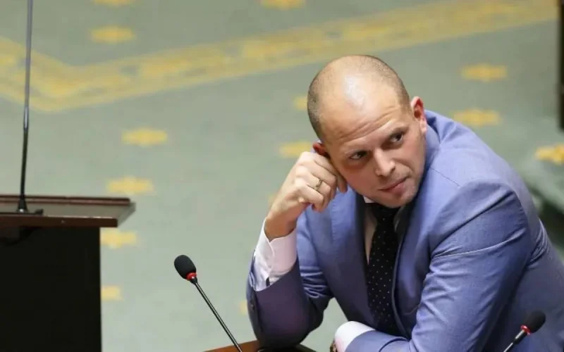 Le cas de Théo Francken soulevé au parlement belge 