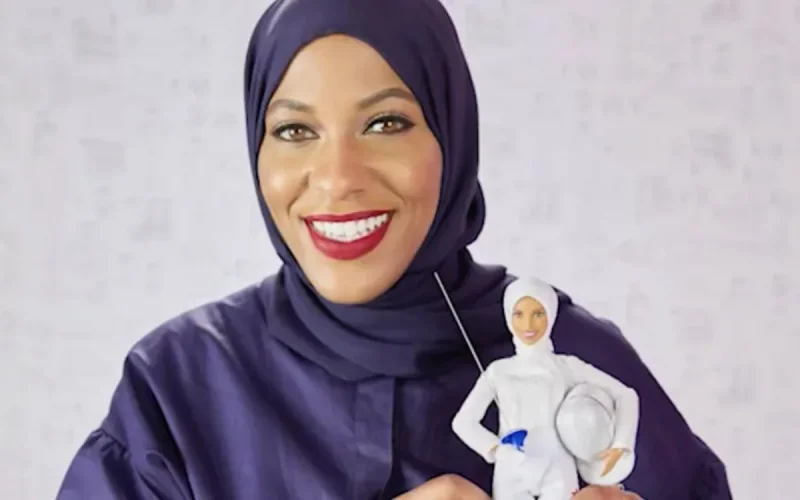 Barbie dévoile la première poupée voilée en l'honneur de l'escrimeuse Ibtihaj Muhammad