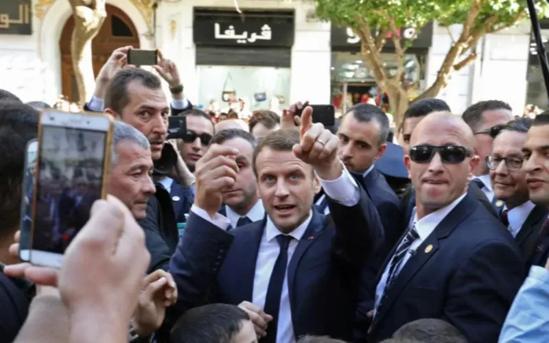 Emmanuel Macron accusé de préférer le Maroc à l'Algérie, il répond avec humour (vidéo)