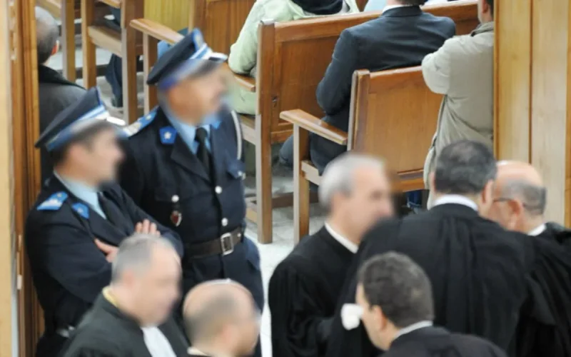 Maroc : une vingtaine de personnes, dont des policiers, jugées pour trafic de drogue et corruption