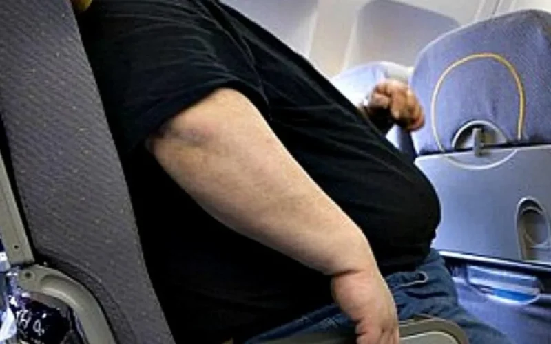 Un passager débarqué d'un avion Ryanair car « trop obèse »