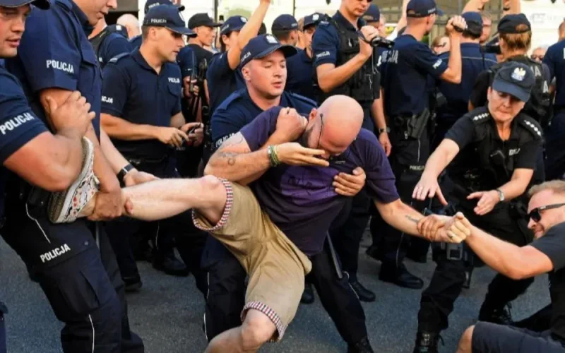 Pologne : un homme arrêté pour avoir menacé de mort trois Marocains