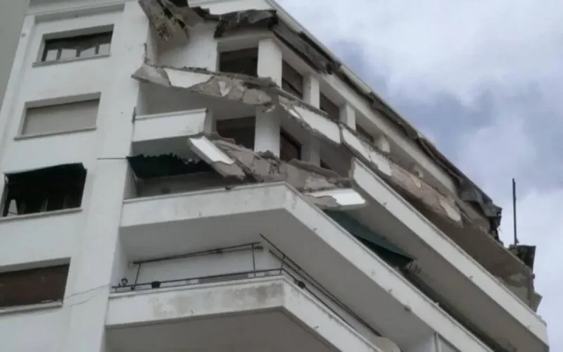 Drame évité de justesse à Casablanca où des balcons d'un bâtiment se sont effondrés (vidéo)