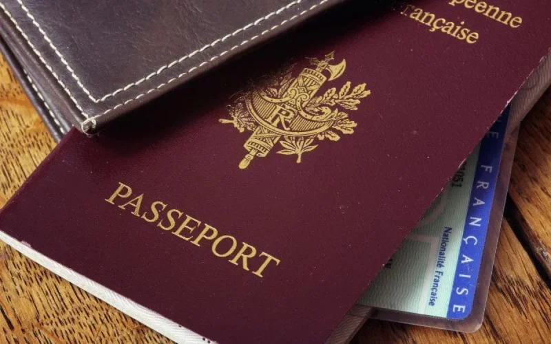 Reportage : ce qui a été découvert chez les faussaires de visas Schengen et passeports européens