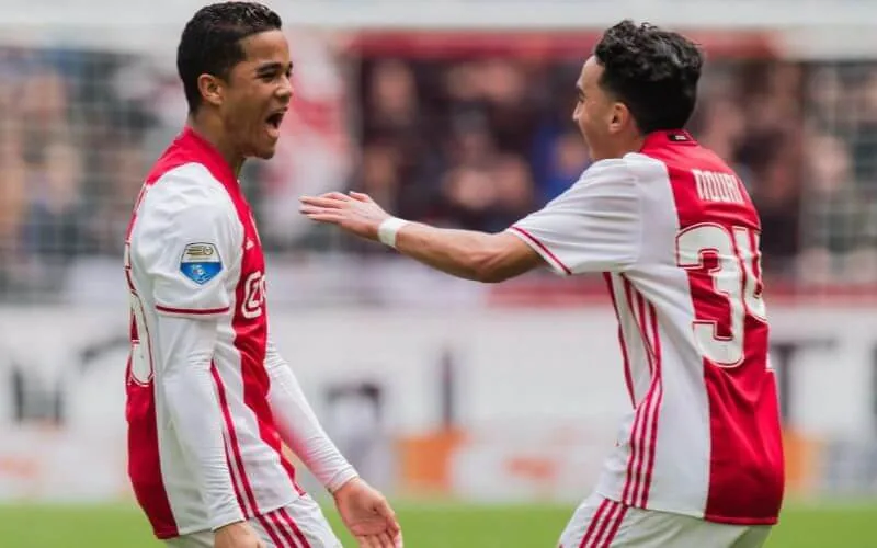 Justin Kluivert rend hommage à son ami Abdelhak Nouri