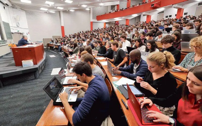 La France va multiplier par 16 les frais d'inscription dans les universités, 40.000 Marocains impactés