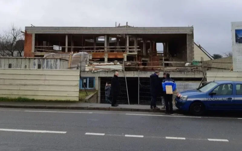 France : des croix nazies sur le chantier de la mosquée d'Amboise