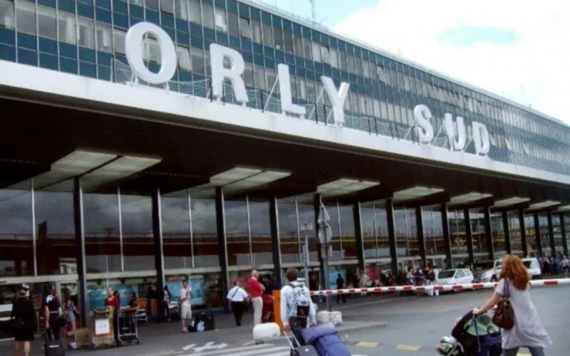 Aéroport d'Orly : une passagère à destination de Casablanca sème la panique