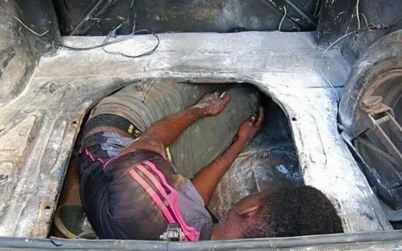 Un couple de Marocains cache un subsaharien dans un double-fond de sa voiture