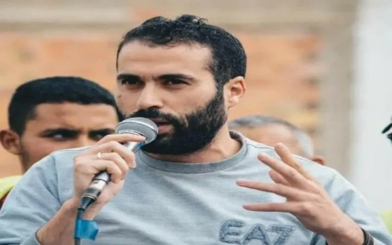 La prison d'Oukacha a-t-elle interdit à un détenu une photo de sa mère et un livre ?