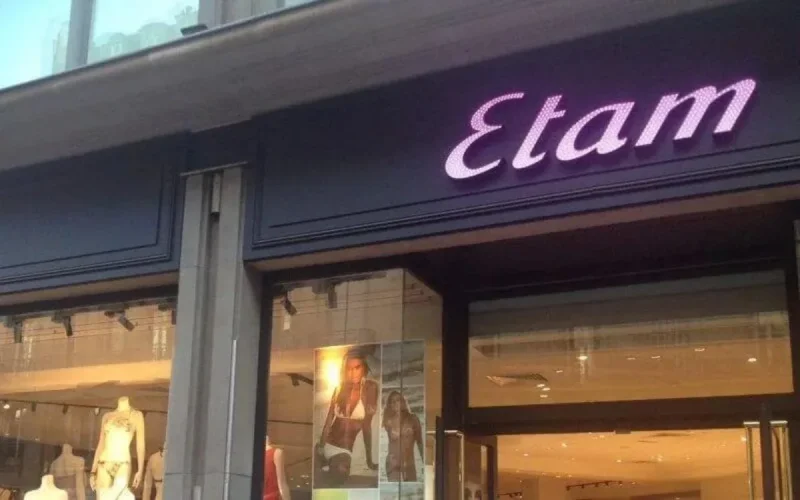 Le double-jeu d'Etam sur le voile