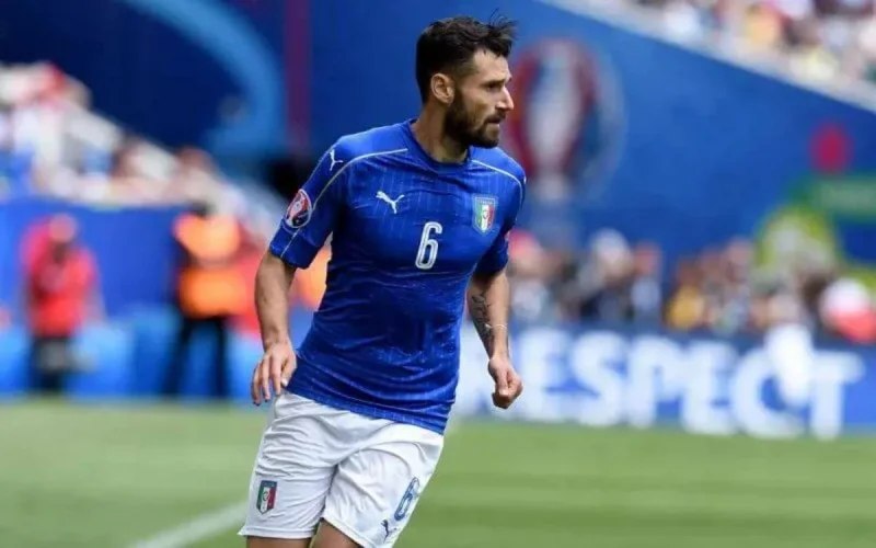 Italie : le très beau geste du joueur Antonio Candreva envers une fillette Marocaine
