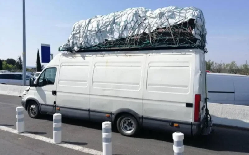 Photo : Il n'avait que 9 tonnes de plus dans sa fourgonnette 