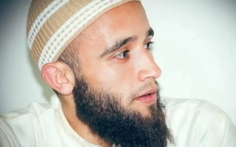 El Mortada Iamrachen n'a pas été gracié par le roi. Mais pourquoi l'a-t-on fait croire ?