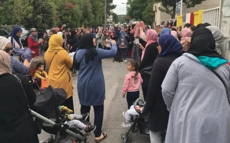 Sorties scolaires : le voile islamique désormais autorisé en France