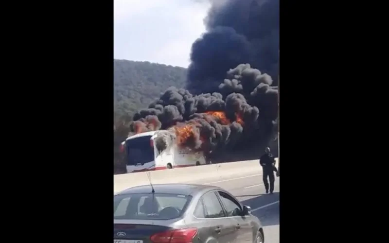 Un car transportant des MRE prend feu