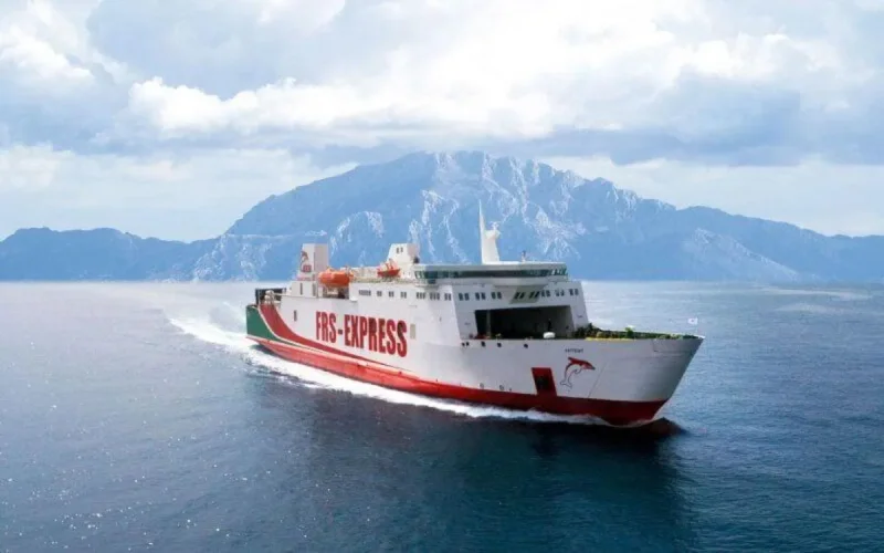 A bord d'une planche de surf, un migrant marocain sauvé en pleine mer