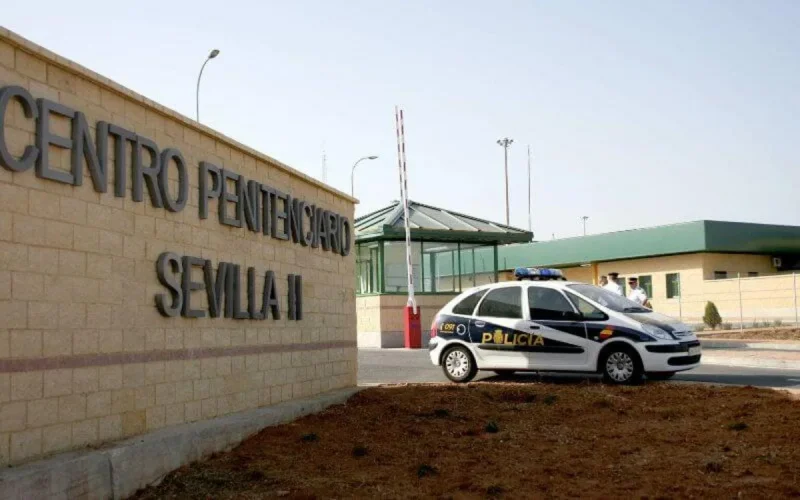 Il s'évade juste avant son expulsion au Maroc