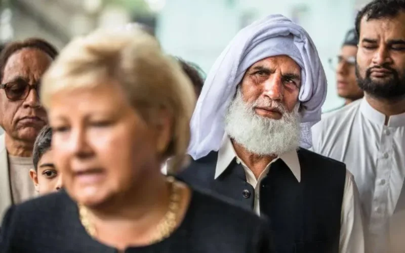 Il a risqué sa vie pour sauver les fidèles d'une mosquée (vidéo)