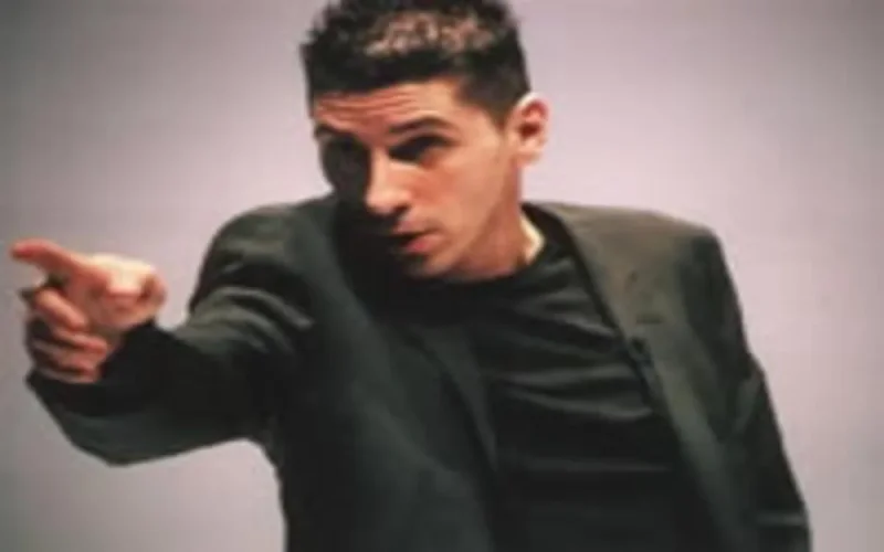 Sam Touzani joue 'Allah Superstar'