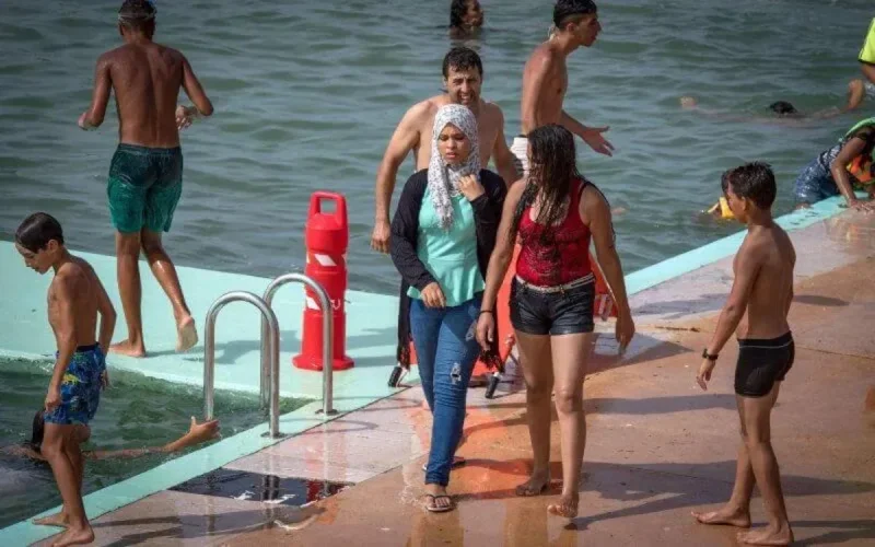 Sur les plages, les Marocaines n'échappent pas aux regards insistants ou désapprobateurs