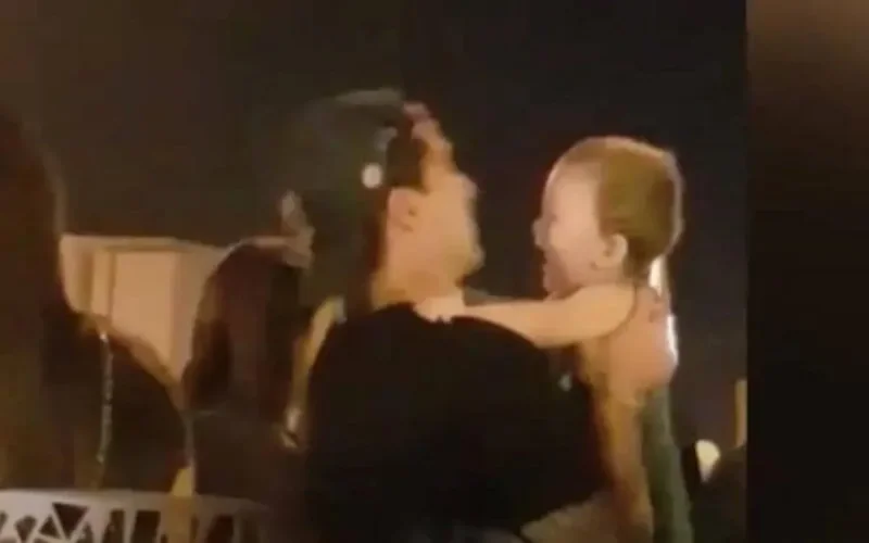 Les moments tendres de Luis Suarez et de son bébé au Maroc (vidéo)