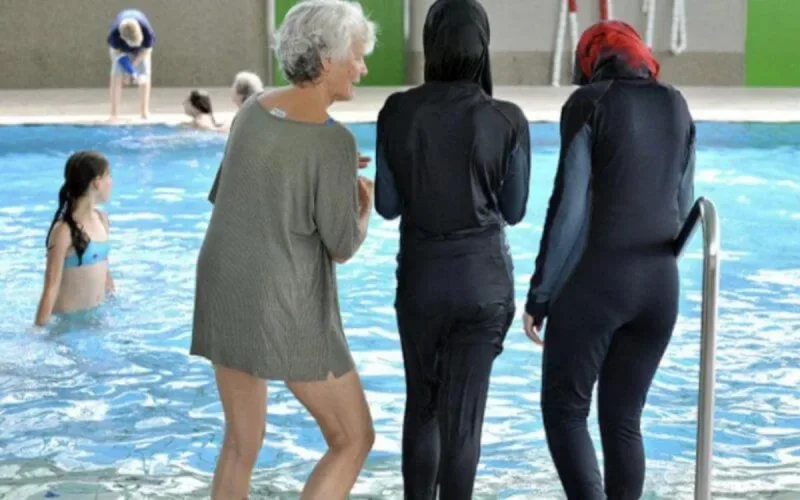 Allemagne : un tribunal autorise une élève à nager avec un burkini