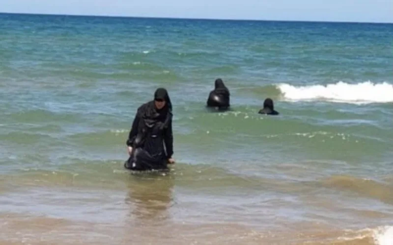Maroc : une plage "pour barbus et voilées" à Saidia fait polémique