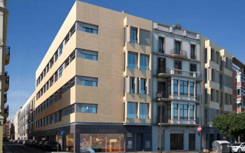 Espagne : un Marocain se jette du 3e étage d'un bâtiment