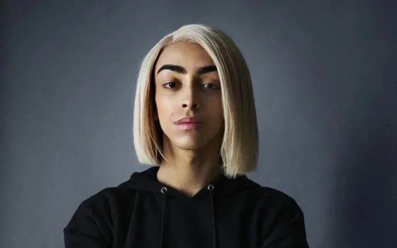 En concert en France : Bilal Hassani visé par des projectiles sur scène