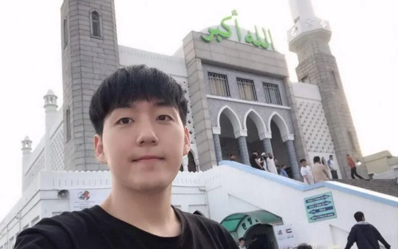 Un célèbre Youtubeur se convertit à l'Islam (vidéo)