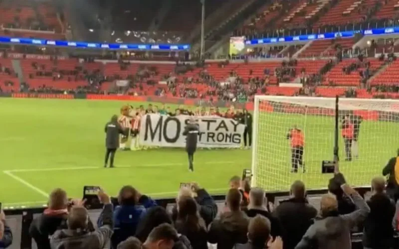 L'émouvant hommage au père de Mohammed Ihattaren (vidéo)