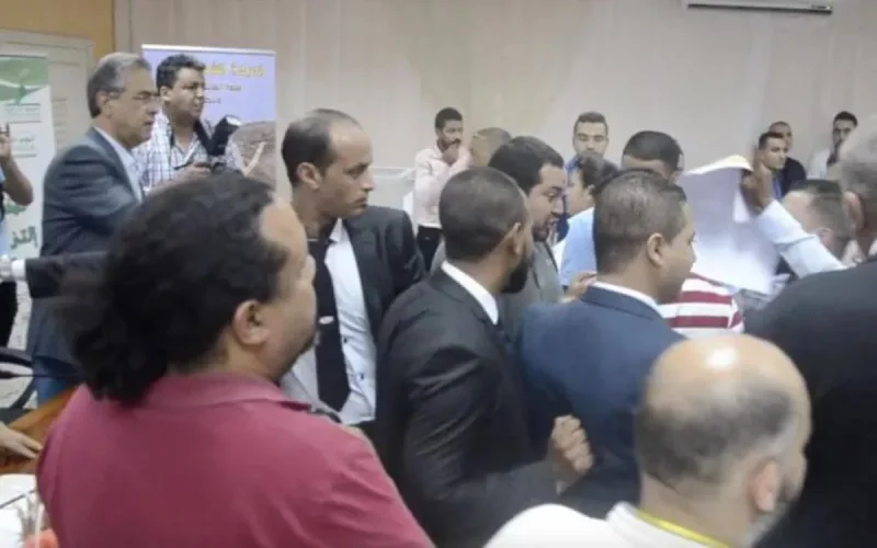 Maroc : échange de coups au Mouvement populaire (vidéo)