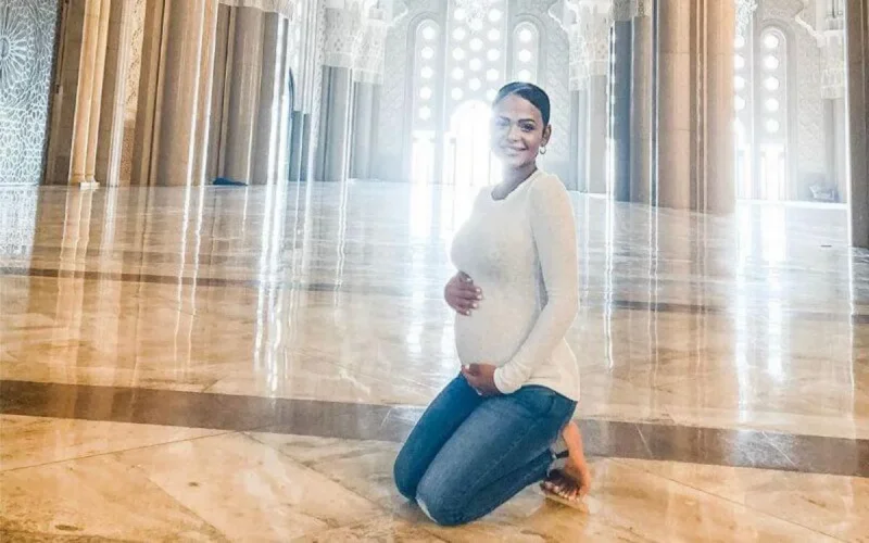 Enceinte, Christina Milian visite la mosquée Hassan II (photos)