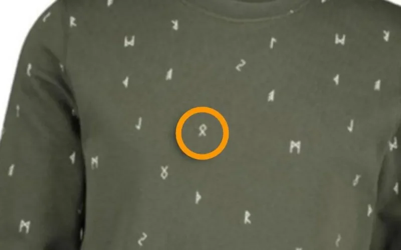 Un pull avec un signe nazi en vente dans les magasins Hema