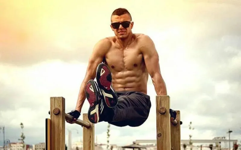 L'ex-super flic fait encore parler de lui