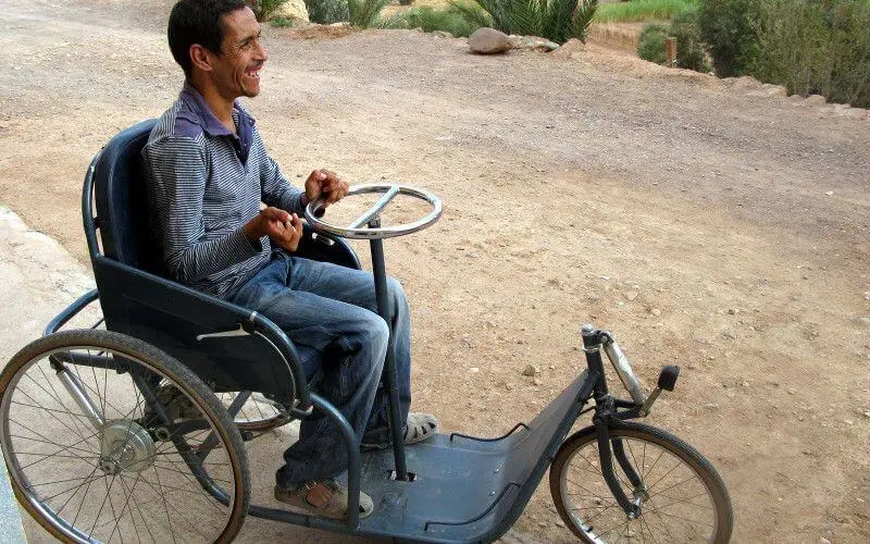 El Othmani promet 200 postes dans la fonction publique aux handicapés