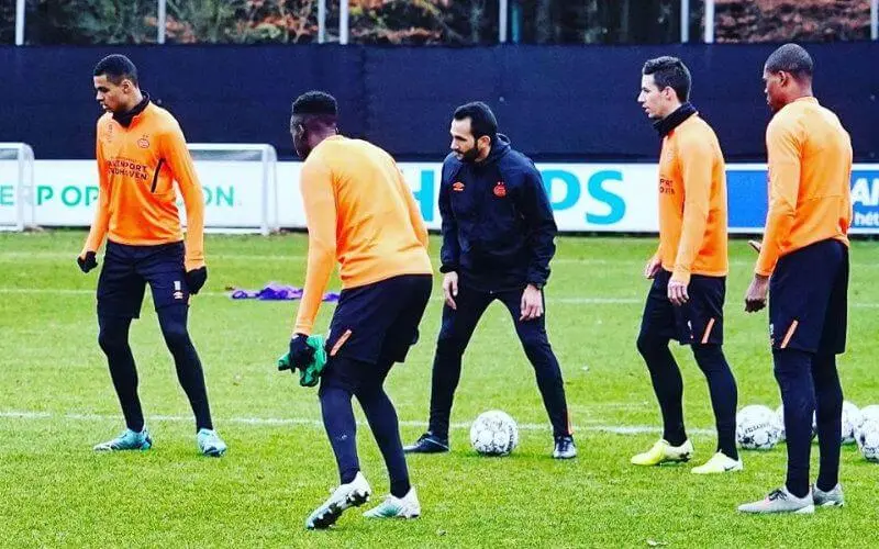 Un ancien international marocain nommé coach adjoint au PSV
