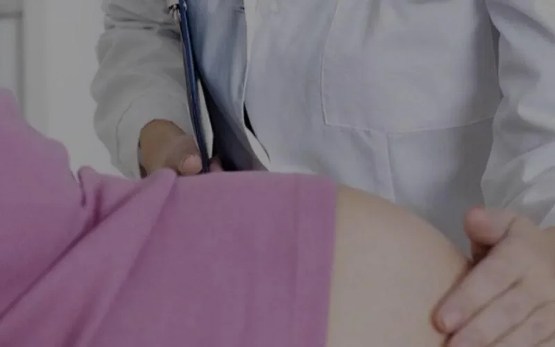 Un faux gynécologue recevait les patientes à son domicile