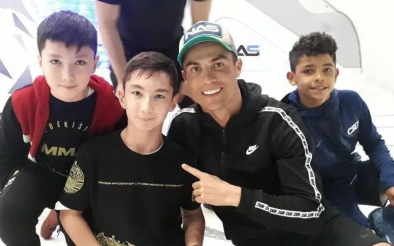 Cristiano Ronaldo réalise le rêve d'un enfant musulman handicapé (Vidéo)