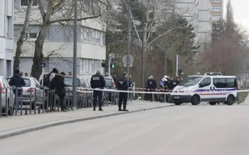 Metz : un individu fiché S tente d'agresser policiers et passants à l'arme blanche 