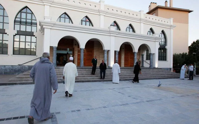 France : le financement des mosquées pour réduire l'influence des salafistes