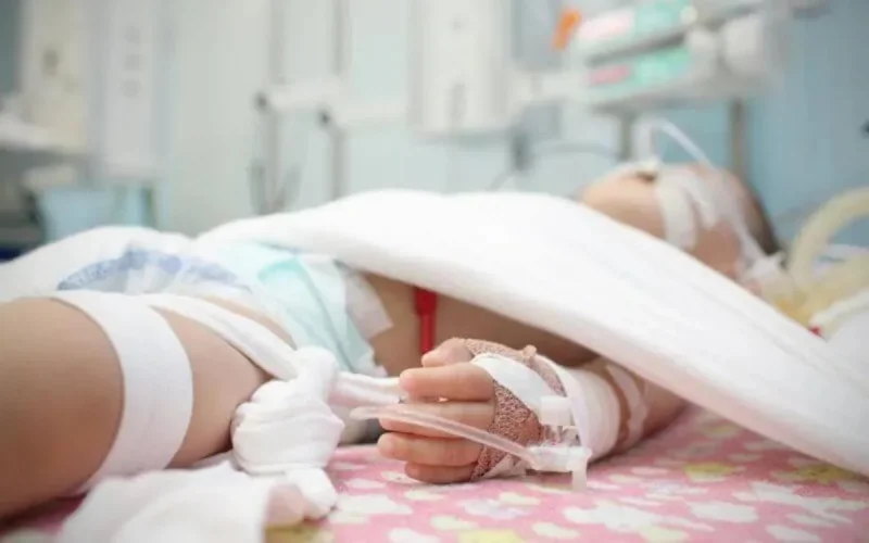 Début du procès de 4 médecins ayant mis la vie d'une fille de 6 ans en danger