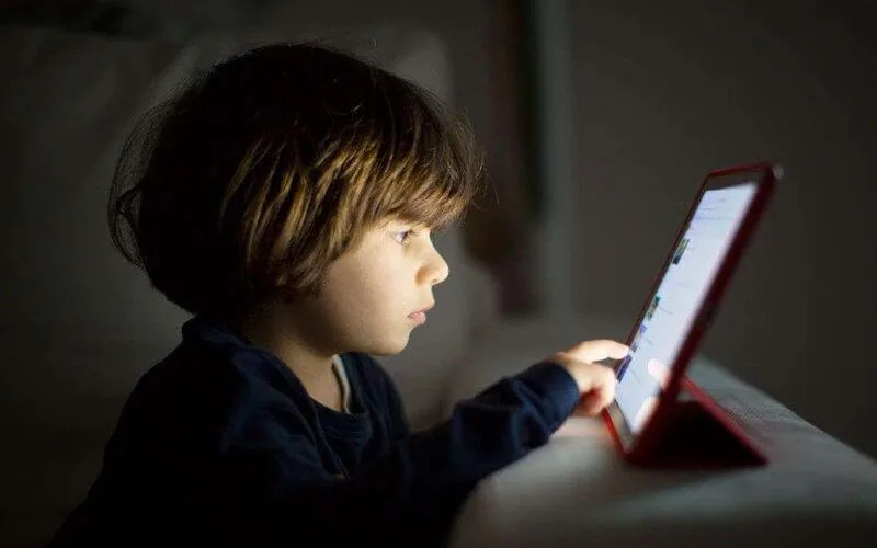 Voici pourquoi les enfants ne devraient pas être exposés aux écrans le matin